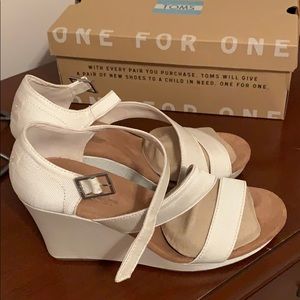 Toms champagne Clarissa wedges